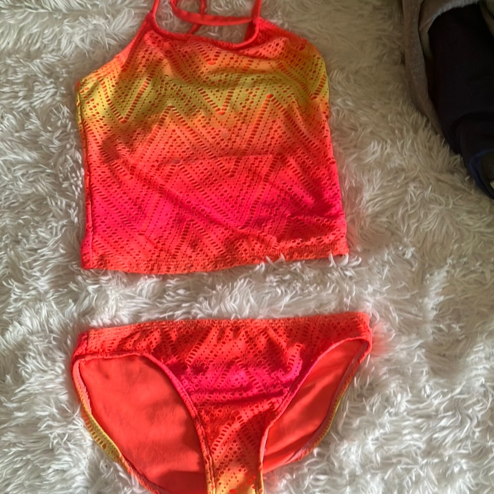 I am selling a kids bathing suit size xs/small